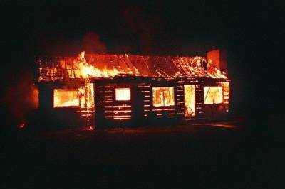 В Удмуртии жертвам пожара в частном доме стали четыре человека