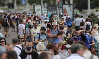Жители Минска выстроились в пятикилометровую «живую цепь» в знак поддержки задержанных активистов и политиков
