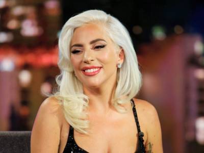 Леди Гага поразила фанатов селфи без мейк-апа