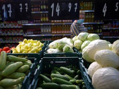 Огурцы в столичных супермаркетах подешевели на 30%: пора делать закатки