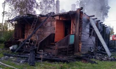 Появились фото с места страшного пожара в Карелии, на котором погиб человек