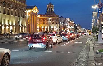 «Машины в центре Минска сигналили и ездили кругами»