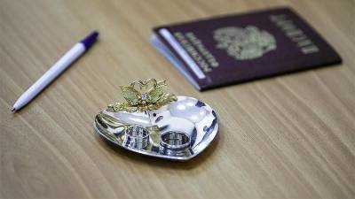 ЗАГСы Москвы возобновят торжественную регистрацию браков 23 июня