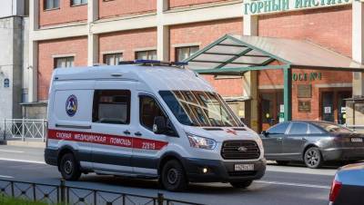 В Петербурге уже неделю фиксируют менее 300 случаев COVID-19 за сутки