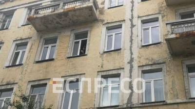 В Киеве женщина с ребенком выпали из окна четвертого этажа
