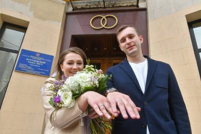 Названа дата возобновления торжественной регистрации браков в Москве