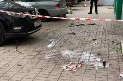 В Киеве из окна 4 этажа выпала мать с трехлетним ребенком