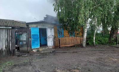 В Кормянском районе из-за удара молнии сгорел дом — фото