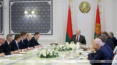 Лукашенко банкирам: никаких бонусов, премий, это касается особенно этого года