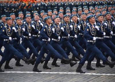 Минобороны принимает все меры безопасности в ходе подготовки парада Победы – Песков