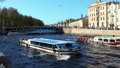 В Петербурге запускают круизную навигацию, парки и летние веранды