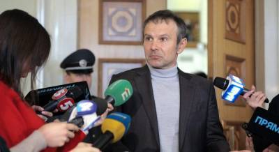 Вакарчук прокомментировал свой "вынужденный и формальный" способ сложения депутатского мандата