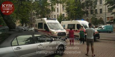 В Киеве женщина с ребенком выпали с 4-го этажа