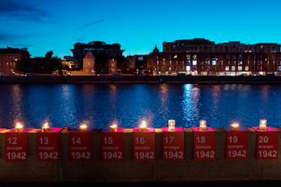 Россияне зажгут сотни свечей в День памяти и скорби