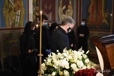 В Киеве попрощались с отцом Петра Порошенко Героем Украины Алексеем Порошенко: фото и видео