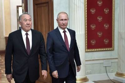 Путин провел телефонный разговор с Назарбаевым
