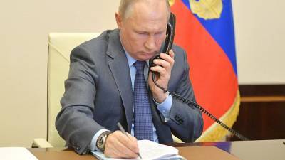 Путин назвал своей обязанностью оставаться на связи круглосуточно