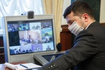 Зеленский заявил о необходимости усилить коммуникацию с обществом из-за соблюдения карантина