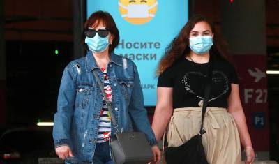 Мантуров: продажа масок в июне снизилась вчетверо