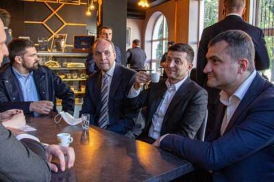 Кофе в Хмельницком: Суд оштрафовал на 17 тыс. всех чиновников, кроме Зеленского