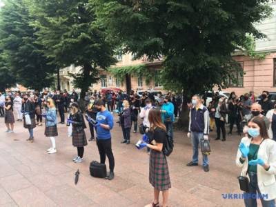 В Черновцах предприниматели устроили акцию протеста против карантина