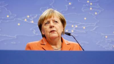 Меркель призывают отказаться от "Северного потока - 2"