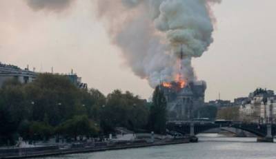 «Нотр-Дам в огне»: о пожаре во французском соборе снимут художественный фильм