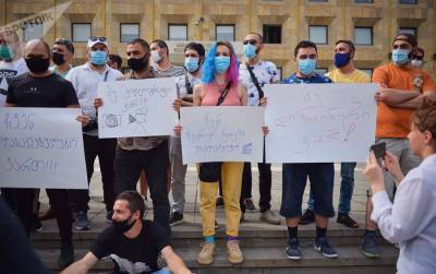 Верните народу свадьбы: в Тбилиси прошла необычная акция протеста - фото