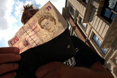 Великобритания погрязла в рекордных за полвека долгах