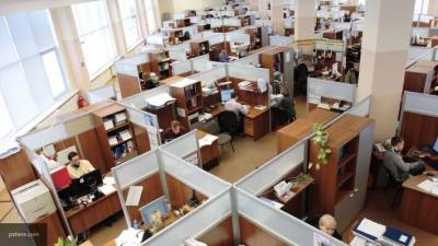 Власти Британии обязали работников офисов тестироваться на COVID-19 каждую неделю