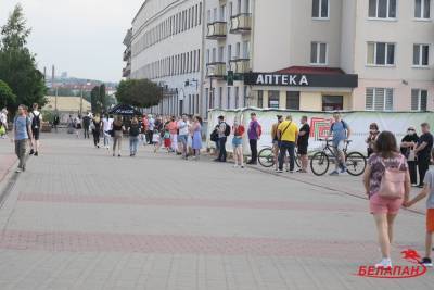 Несколько сотен жителей Гродно встали в «цепь солидарности»