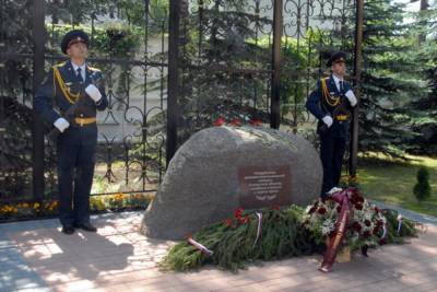 В УФСИН России по Смоленской области открыли памятный знак, посвященный погибшим сотрудникам