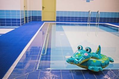 Шестилетняя девочка утонула в бассейне банного комплекса в Перми