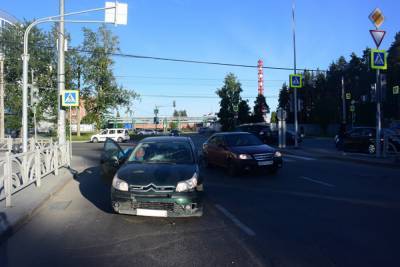 В Екатеринбурге машина сбила 17-летнего велосипедиста, который ехал на красный