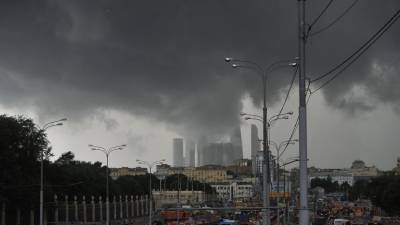 МЧС предупредило о грозовых дождях с градом в Москве