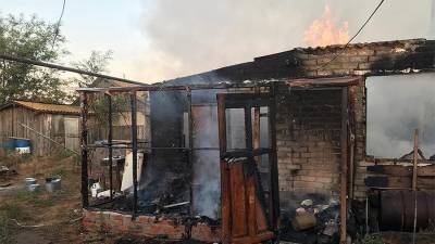 Две женщины погибли при пожаре в частном доме в Саратовской области
