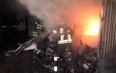 В Кривом Роге произошел пожар: сгорели десятки торговых точек