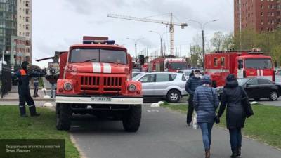 Спасатели ликвидировали возгорание в ангаре завода на севере Москвы