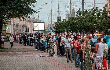 Народ-победитель на проспекте: новые кадры ночных протестов в Минске