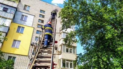 На Днепропетровщине горела многоэтажка. Пришлось эвакуировать 17 человек