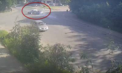 Автомобиль Росгвардии на большой скорости врезался в иномарку в Петрозаводске