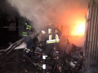 Ночью горел центральный рынок Кривого Рога: уничтожены десятки павильонов