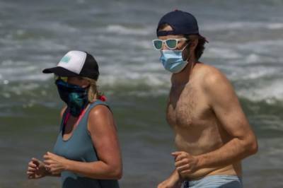 Можно без маски, но при определенных условиях: В Минздраве назвали правила пребывания на пляжах