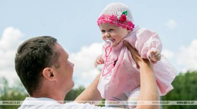 Каждый третий папа в Беларуси уделяет внимание раннему развитию своих детей