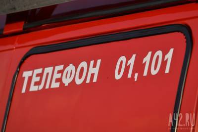 Кузбасские пожарные спасли женщину из горящей квартиры