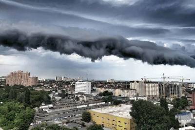 Над Одессой пронеслось воздушное «цунами»: фото