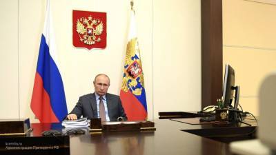 Путин сообщил о продолжении борьбы с COVID-19 в России