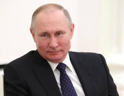 Путин заявил, что эпидемия COVID-19 в России отступает