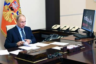 Путин поручил по-особому контролировать выплаты отпускных медикам