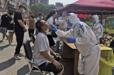 Власти КНР начали массовое тестирование жителей Пекина на коронавирус